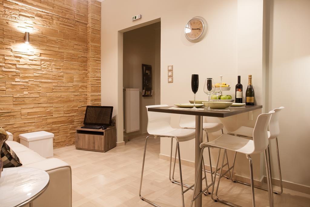 Elegant And Safe Gold And Blue Apartment Walk To Acropolis Афины Экстерьер фото