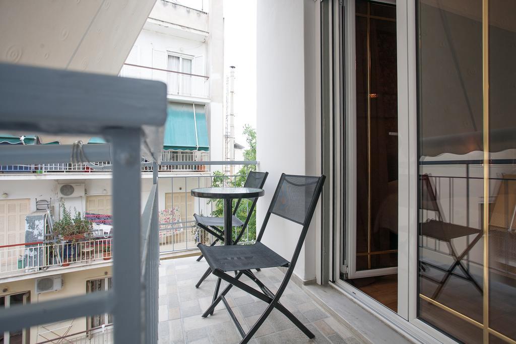 Elegant And Safe Gold And Blue Apartment Walk To Acropolis Афины Экстерьер фото