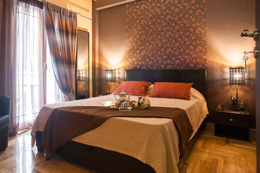 Elegant And Safe Gold And Blue Apartment Walk To Acropolis Афины Экстерьер фото